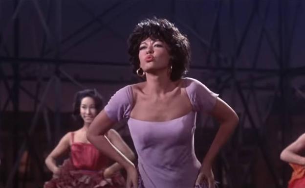 Quién es Rita Moreno: La ganadora de un Oscar que le cantaba a América en 'West Side Story'