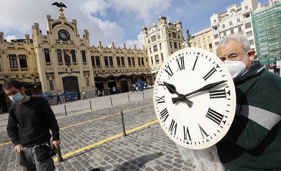 La estación del Norte pone todos sus relojes en hora