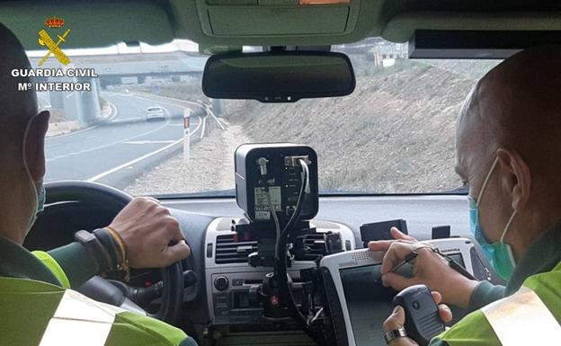 Alicante: La Guardia Civil investiga a un conductor que circulaba a 171km/h en una vía delimitada a 80