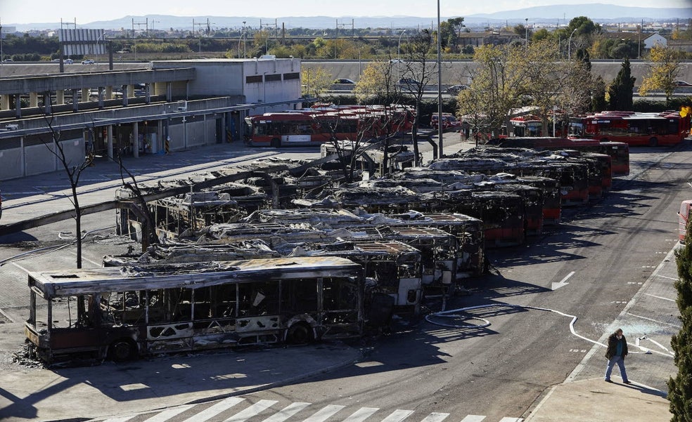 La EMT aún no ha cobrado la indemnización por el incendio de cocheras de diciembre