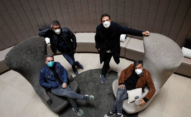 Love of Lesbian: «Nos hemos convertido en policías morales en las redes»