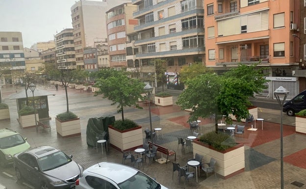 Una tromba de agua inunda tramos de la carretera de Tavernes