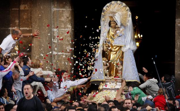 La Virgen de los Desamparados, mucho más que un culto en 'Mater Desertorum'