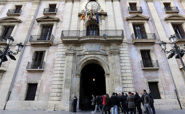 Revocada la prisión permanente revisable para los condenados por matar a un niño de dos años en Elche