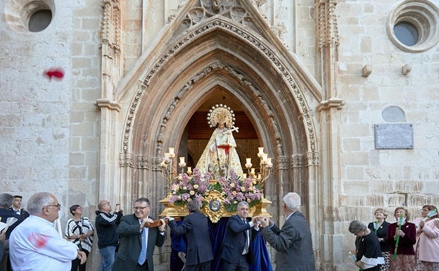 Gandia celebra el día de la Mare de Déu, sin rosario ni besamanos por la pandemia