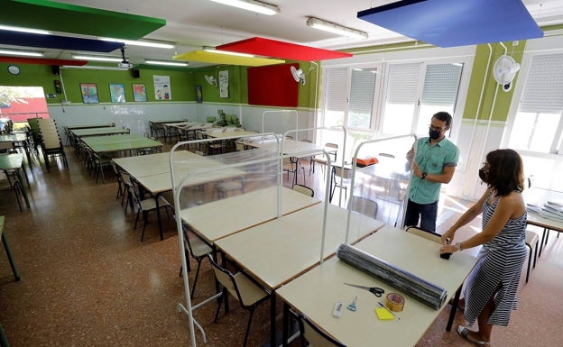 El Consell aprueba la reducción de horas de clase para todo el profesorado de la red pública