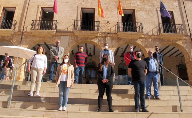 PSPV y Compromís protestan en Dénia por la falta de ayudas de la Diputación de Alicante