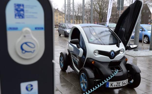 Comprar un coche eléctrico cuesta 9.000 euros menos en 11 años que uno de gasolina