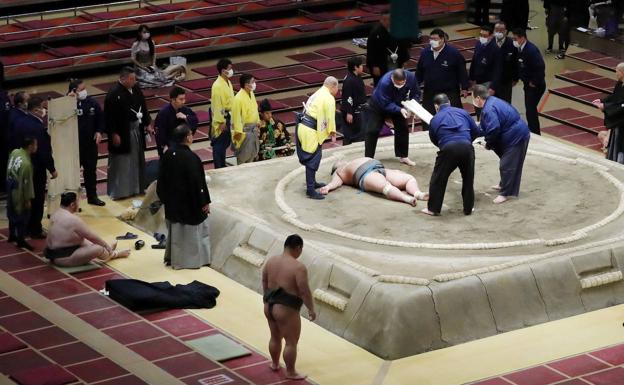 Conmoción por la muerte un luchador de sumo de 28 años tras un fuerte golpe en la cabeza durante un combate