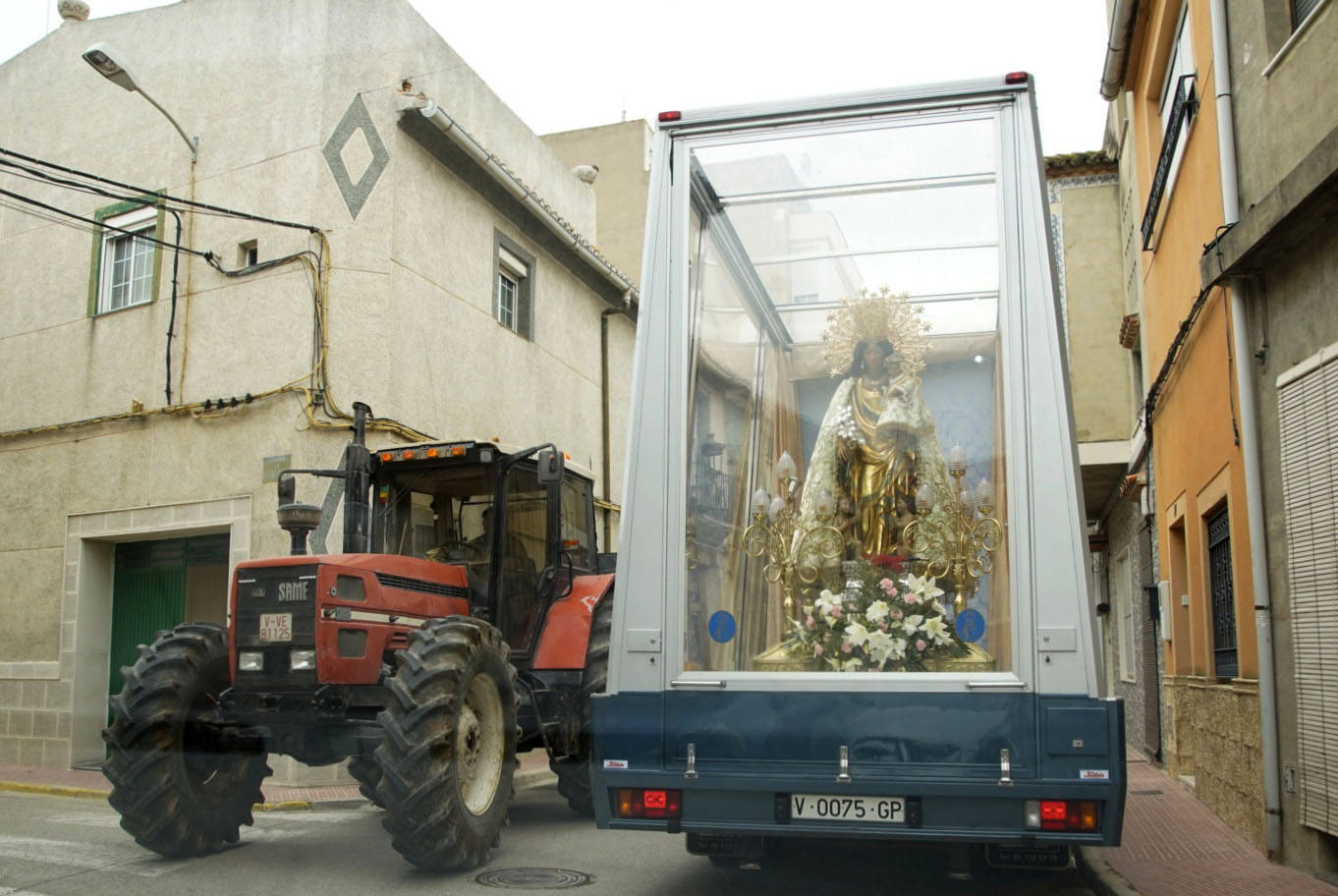 El 'Maremóvil' de la Virgen visita La Punta, Pinedo, El Saler y El Palmar