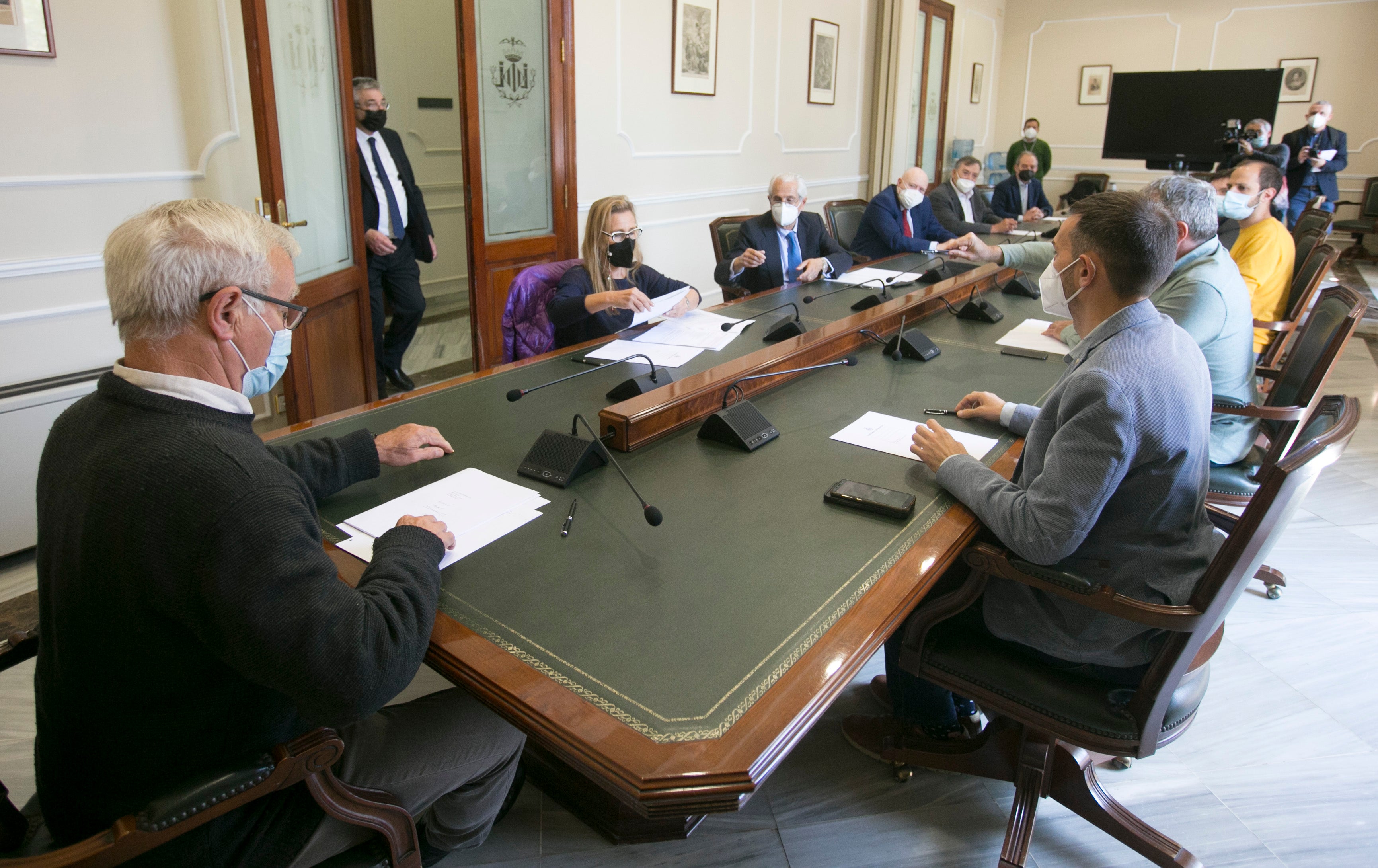 La CEV defiende ante Ribó la ampliación del puerto por su impacto en la economía