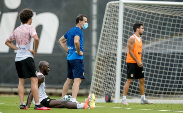 Cumbre en Paterna para planificar el final de Liga del Valencia