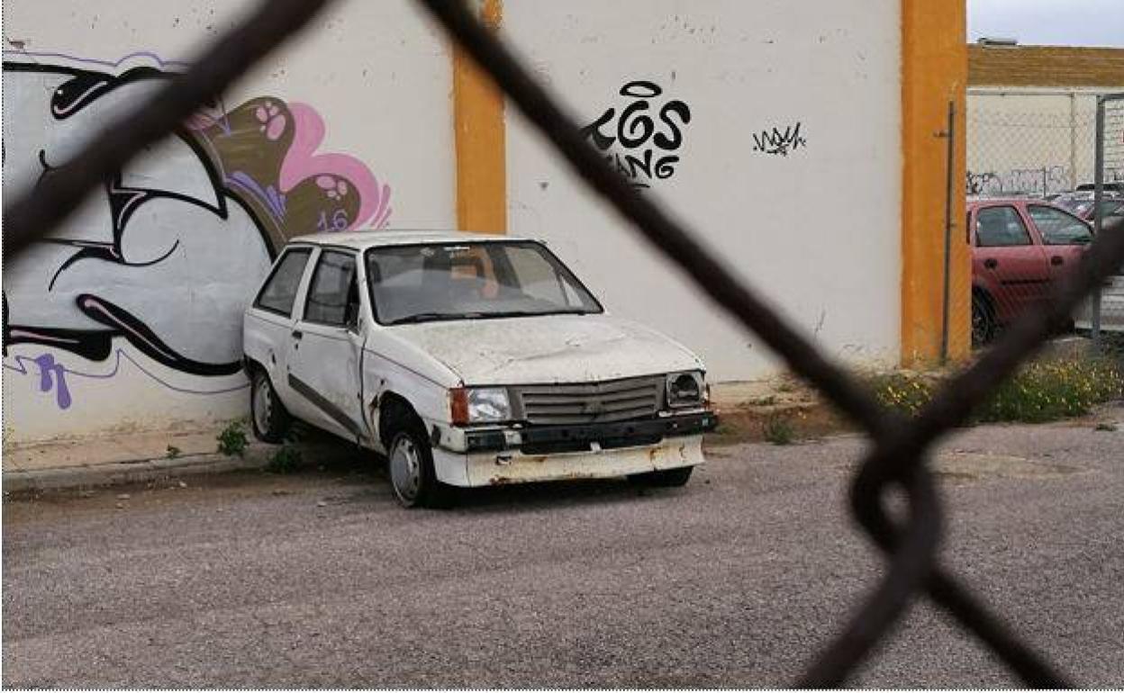 El Opel Corsa de Ricart en el depósito municipal de Poble Nou en 2018. /jaVIER MARTÍNEZ