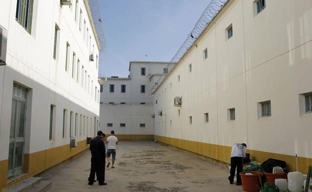 Dos internos de Picassent condenados a prisión por agredir a varios funcionarios del centro