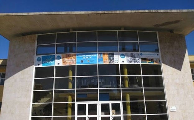 Silla aprueba invertir cerca de medio millón en la piscina cubierta, el campo de fútbol y un nuevo espacio polivalente