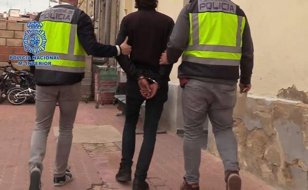 Un fugitivo buscado por seis asesinatos en Ucrania se ocultaba en una casa de campo en Puçol