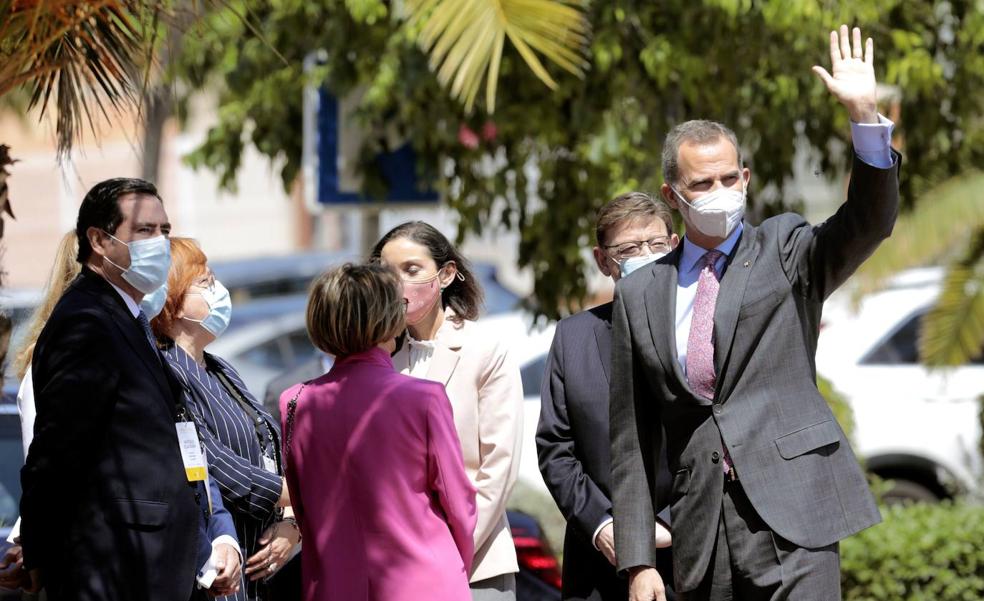El Rey ensalza el compromiso y el diálogo de los empresarios valencianos