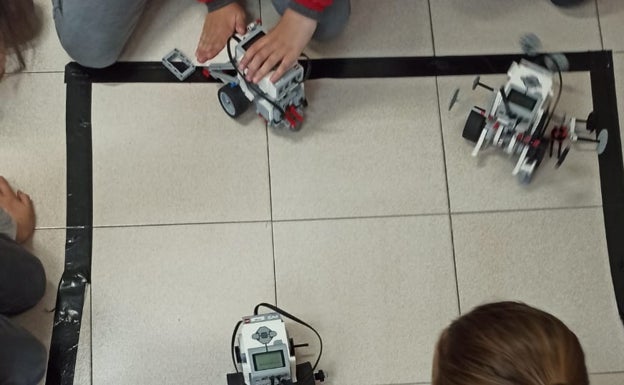 Los escolares de Tavernes aprenden a crear robots