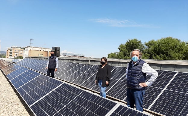 Almussafes instala placas solares en el colegio que suministrarán energía también a la biblioteca y el Centro Cultural