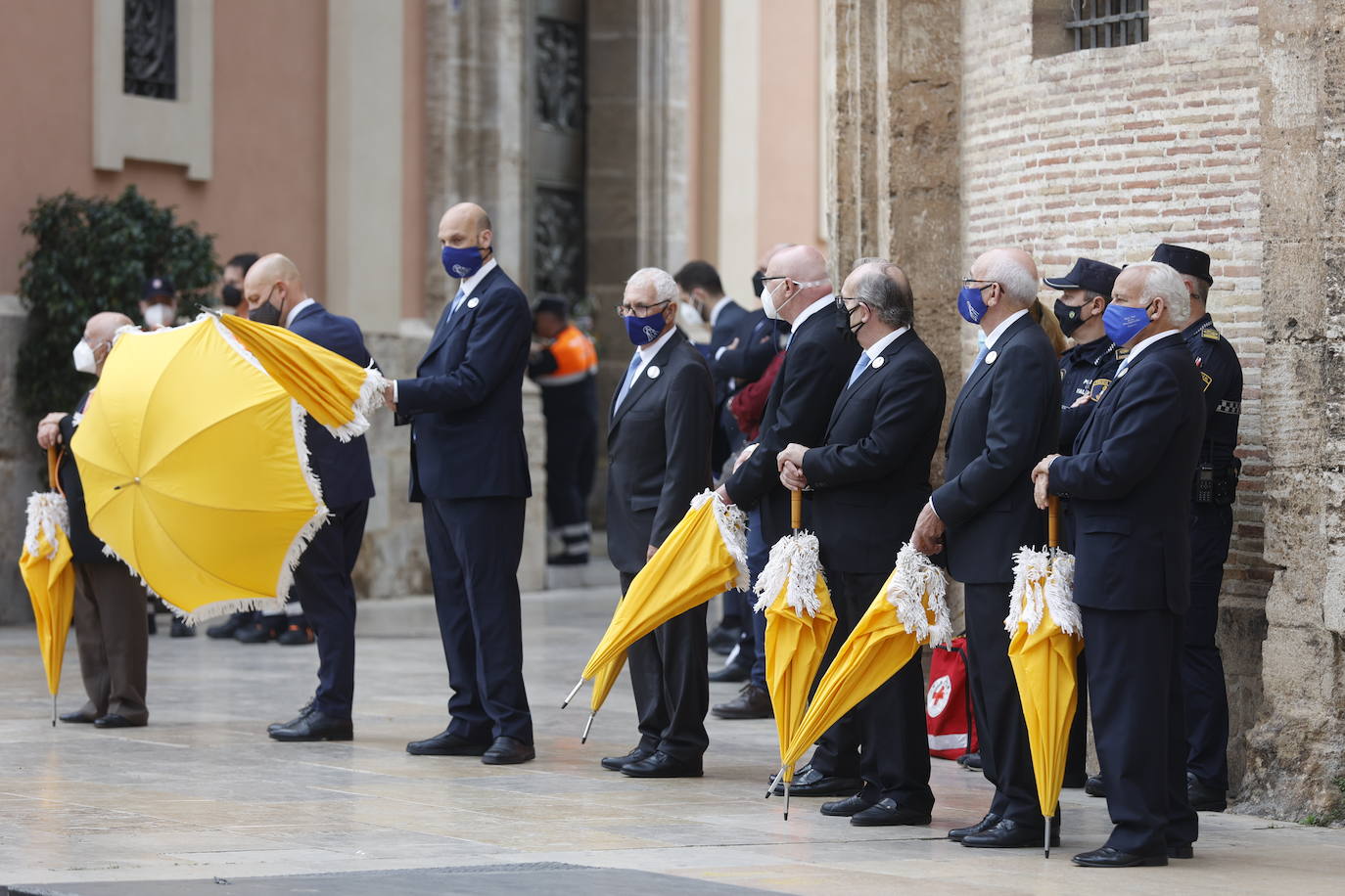 La lluvia y la pandemia no pueden con el fervor por la Mare de Déu en Valencia