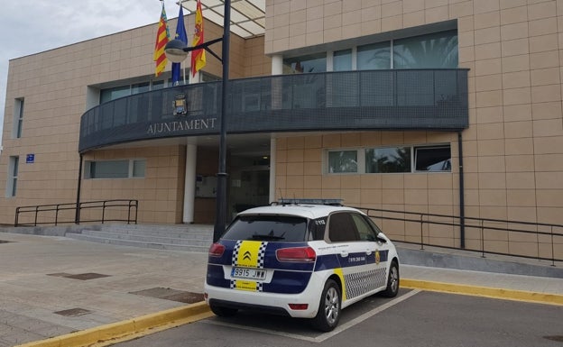 Un maltratador ataca con un cuchillo a la pareja de su exmujer en Canet d'en Berenguer