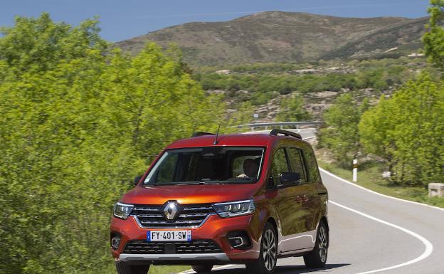 Express, Kangoo y Trafic 2021: los comerciales de Renault suben de nivel