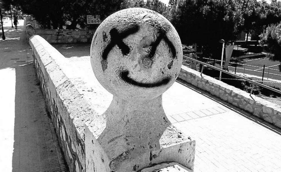 Entre el abandono y los idiotas