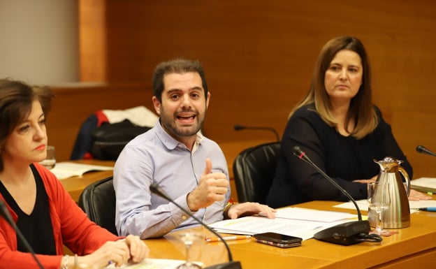 Uno de los diputados que sale de Ciudadanos se encuentra un anónimo en su mesa: «Deja el acta»