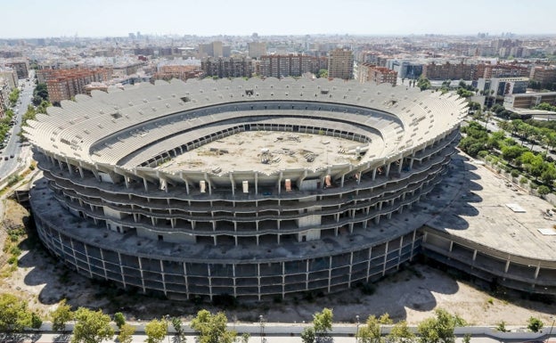 El Ayuntamiento fija un ultimátum al Valencia para que construya el polideportivo