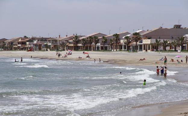 Las playas de Puçol y La Pobla de Farnals obtienen la Bandera Azul