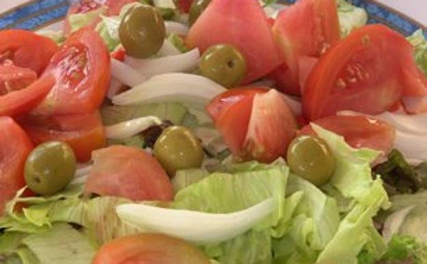 Receta de la auténtica ensalada valenciana: los ingredientes tradicionales