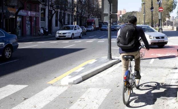 Pere Navarro pone en el punto de mira a los ciclistas: «Ya toca hablar de obligaciones»