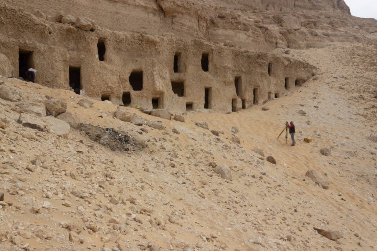 Descubren 250 tumbas del antiguo Egipto cavadas en la montaña