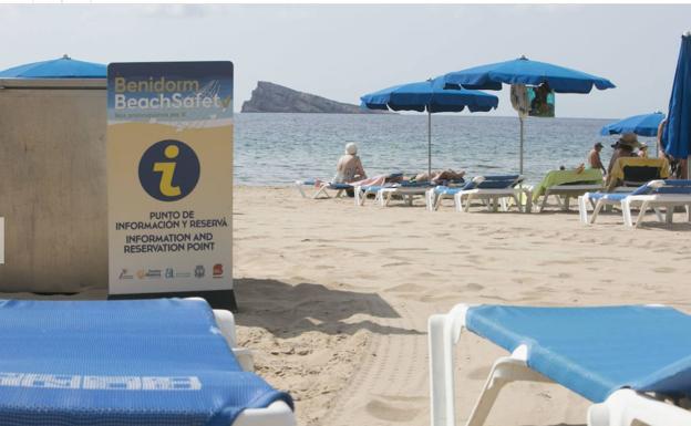 Benidorm ordena nuevas normas para el uso de las playas, el horario de baño y la estancia en la arena