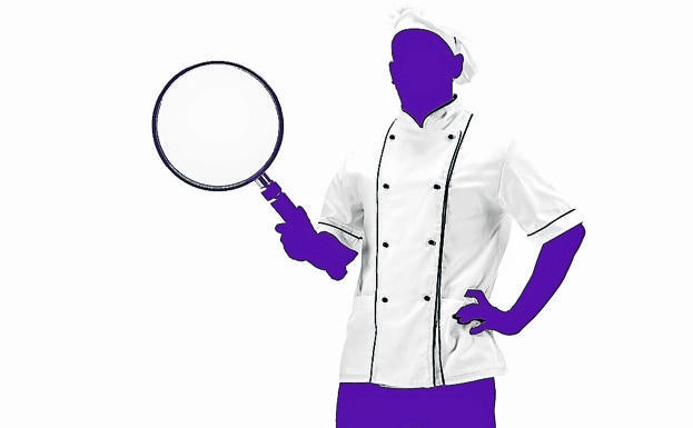 El chef se sienta en su mesa (I)