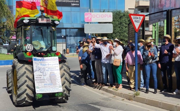 Una veintena de protestas y tractoradas denuncian el recorte del Gobierno al trasvase Tajo-Segura