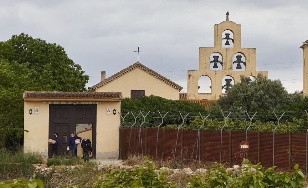 El 'padre' Ángel sigue su rito oculto en Picassent