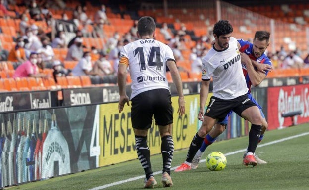 Guedes, Maxi y Cillessen, en el escaparate de Meriton