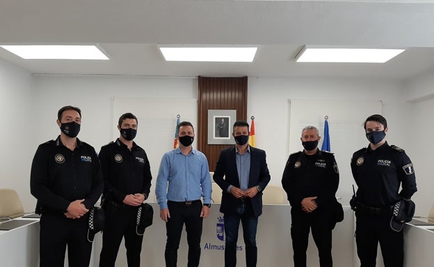 Almussafes recibe a tres nuevos policías interinos