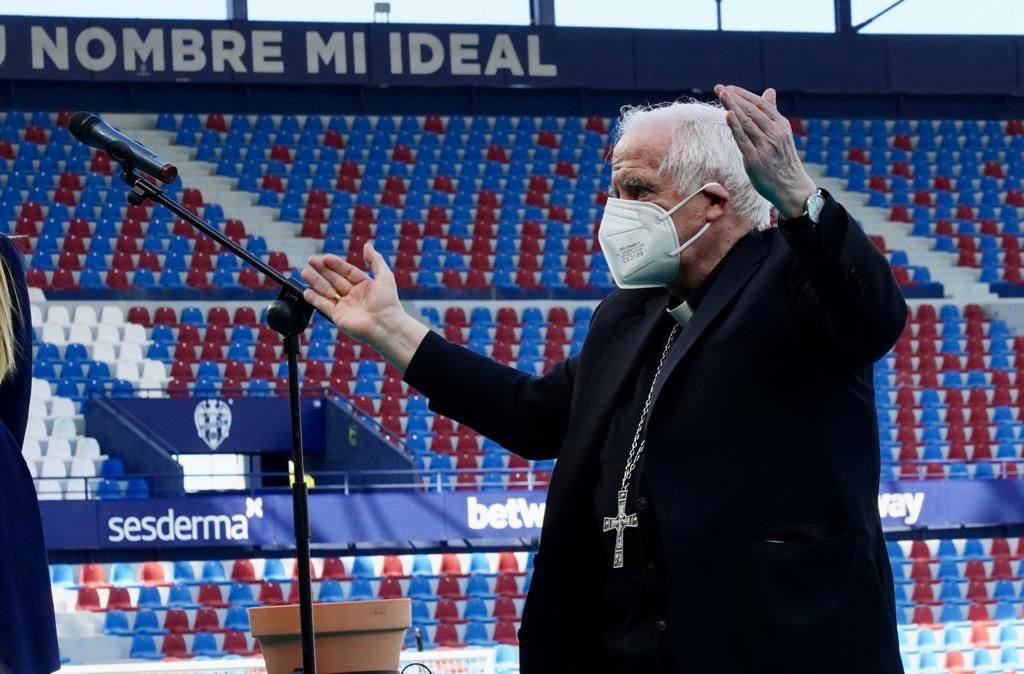 El Papa Francisco conecta con Valencia en el estadio del Levante