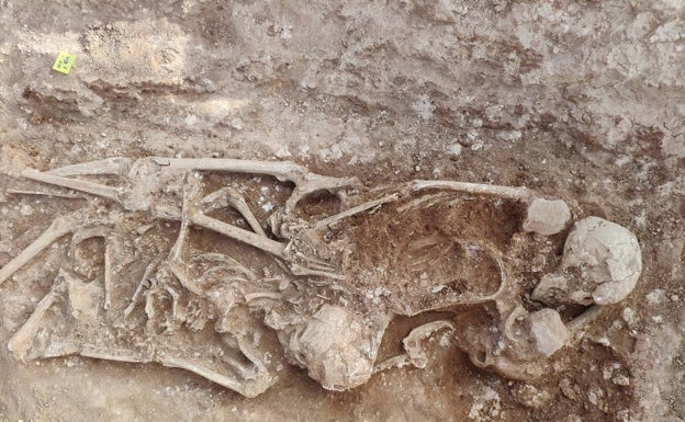 Descubren un yacimiento visigodo, con restos óseos, en las obras del colegio Jaume I de Alcàsser