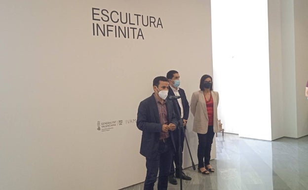 Vicent Marzà inaugura la exposición 'Escultura Infinita' en el IVAM Cada de Alcoy