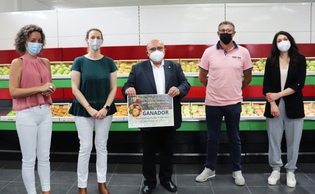 El Ayuntamiento del Perelló adquiere el primer lote de tomates de la subasta solidaria