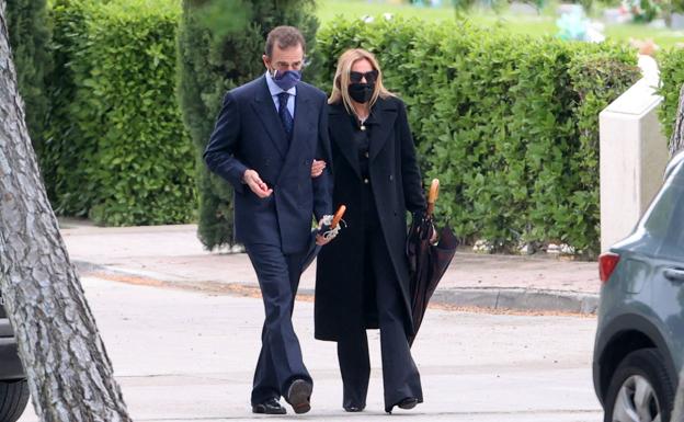 Ana Obregón, rota de dolor, despide a su madre