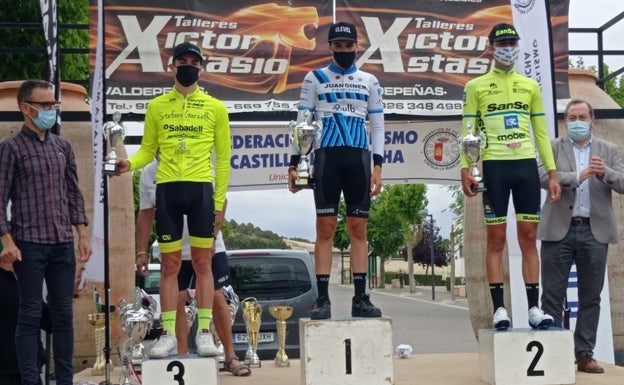 El ciclista de Càrcer Álex Grau gana una etapa de la vuelta a Valdepeñas