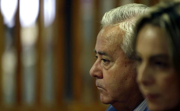 La Audiencia confirma la absolución del exalcalde de Alicante Luis Díaz Alperi de tres delitos fiscales