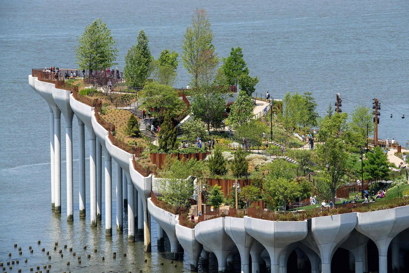 Little Island, el sorprendente nuevo parque que levita sobre el río Hudson en Nueva York