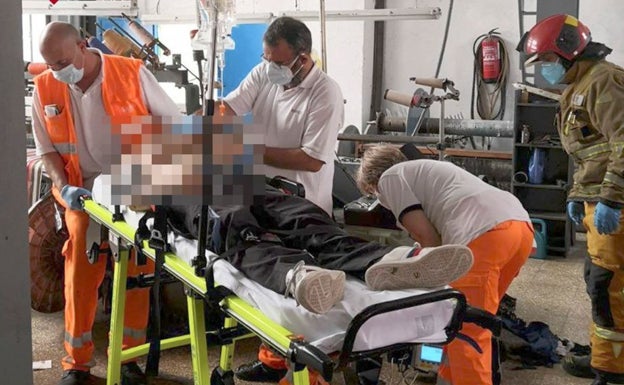 Un trabajador resulta herido tras quedarse con la mano atrapada en un máquina de una nave de Alcoy