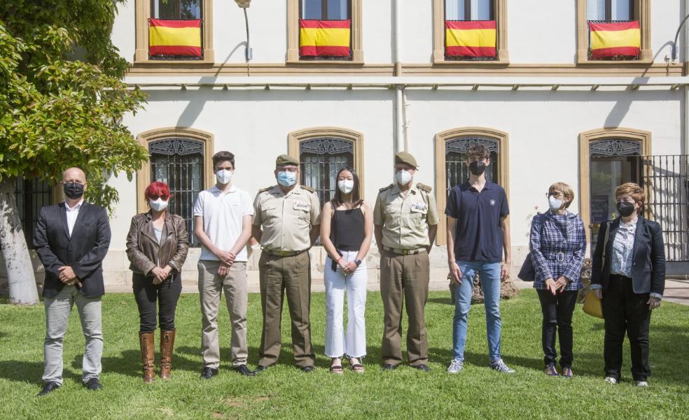 Militares como superhéroes, el relato de una escolar de Valencia que triunfa entre el Ejército