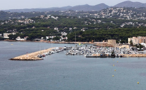 Un hombre fallece ahogado en la playa de l'Ampolla de Moraira